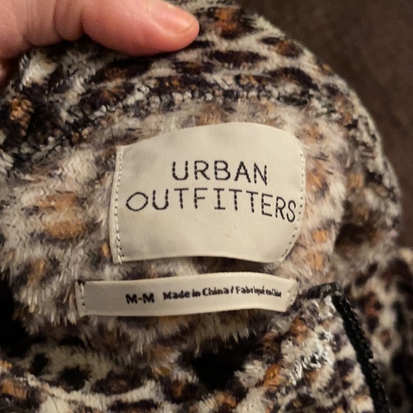 urban outfitters fuzzy cheetah pullover sweater M - Picture 3 of 3